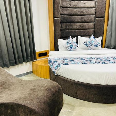 Hotel M Grand Ahmedabad Eksteriør billede
