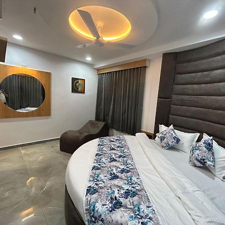 Hotel M Grand Ahmedabad Eksteriør billede