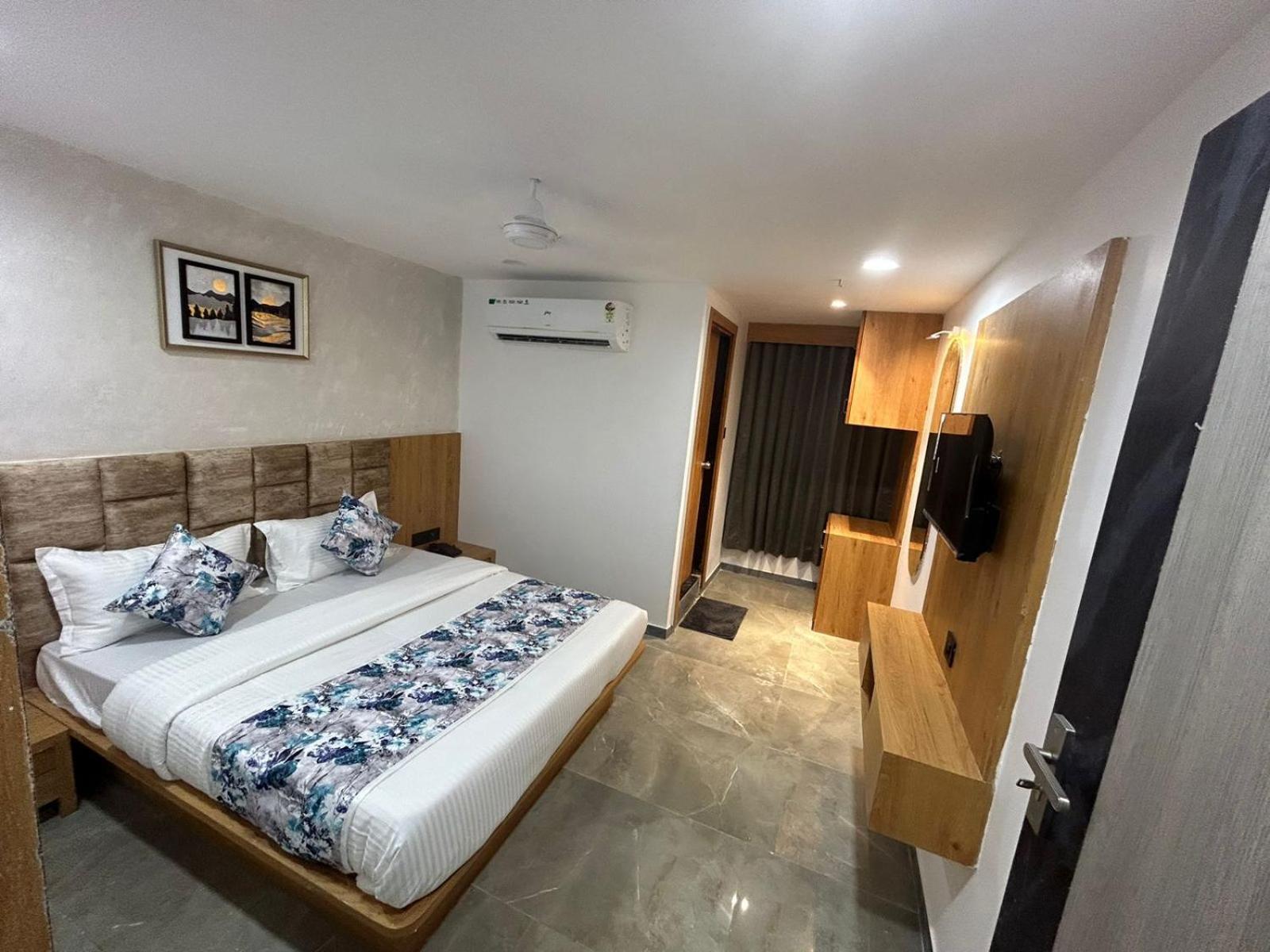 Hotel M Grand Ahmedabad Eksteriør billede