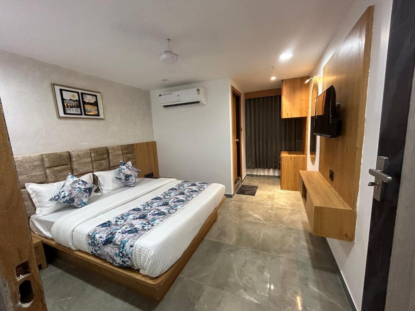 Hotel M Grand Ahmedabad Eksteriør billede