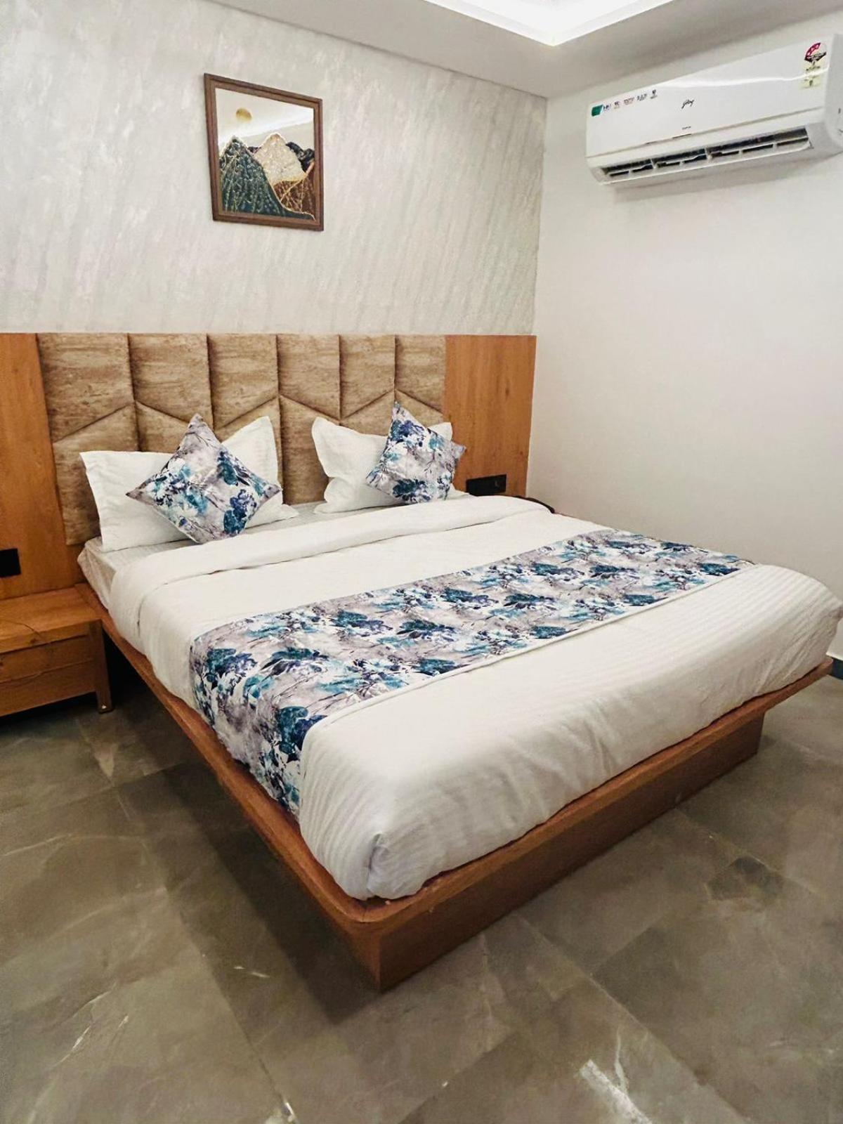 Hotel M Grand Ahmedabad Eksteriør billede
