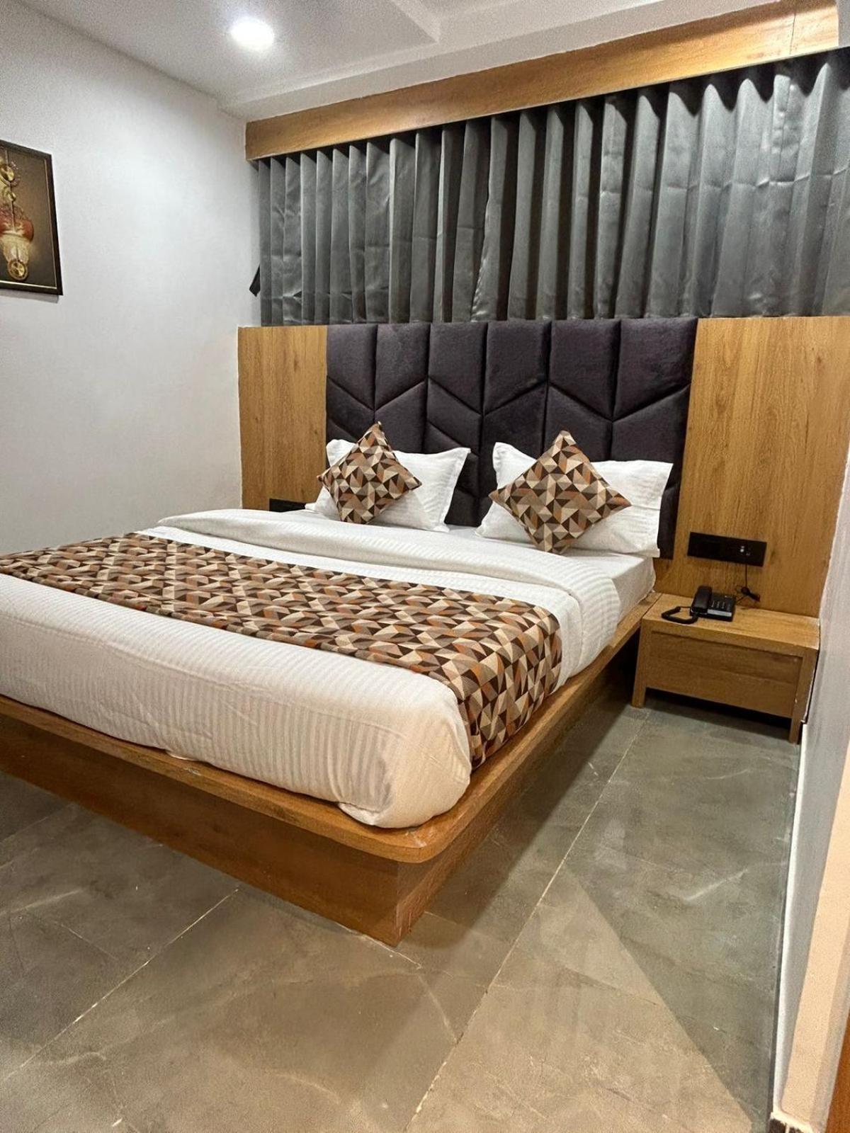 Hotel M Grand Ahmedabad Eksteriør billede
